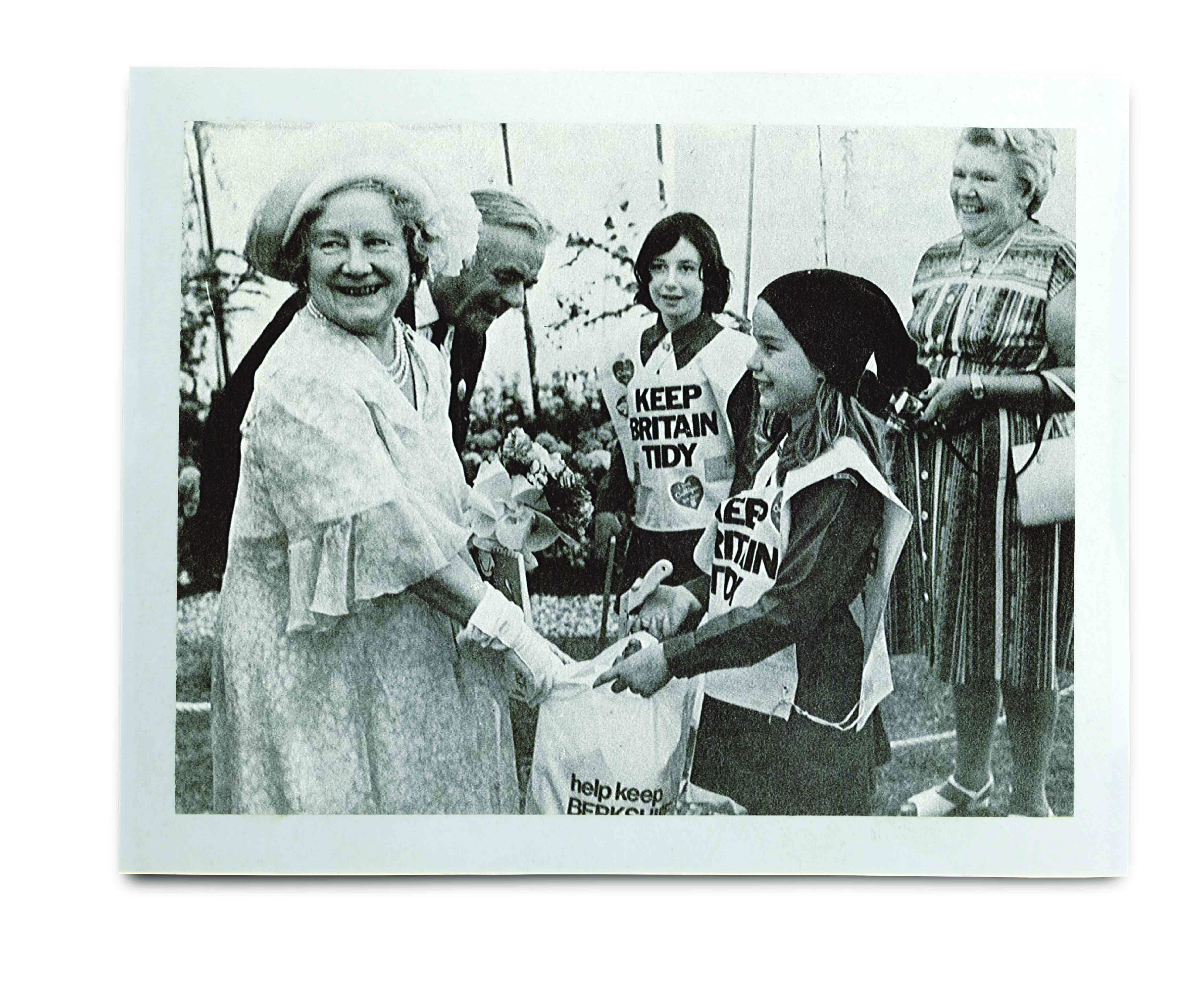 An image of the Queen with three Keep Britain Tidy volunteers