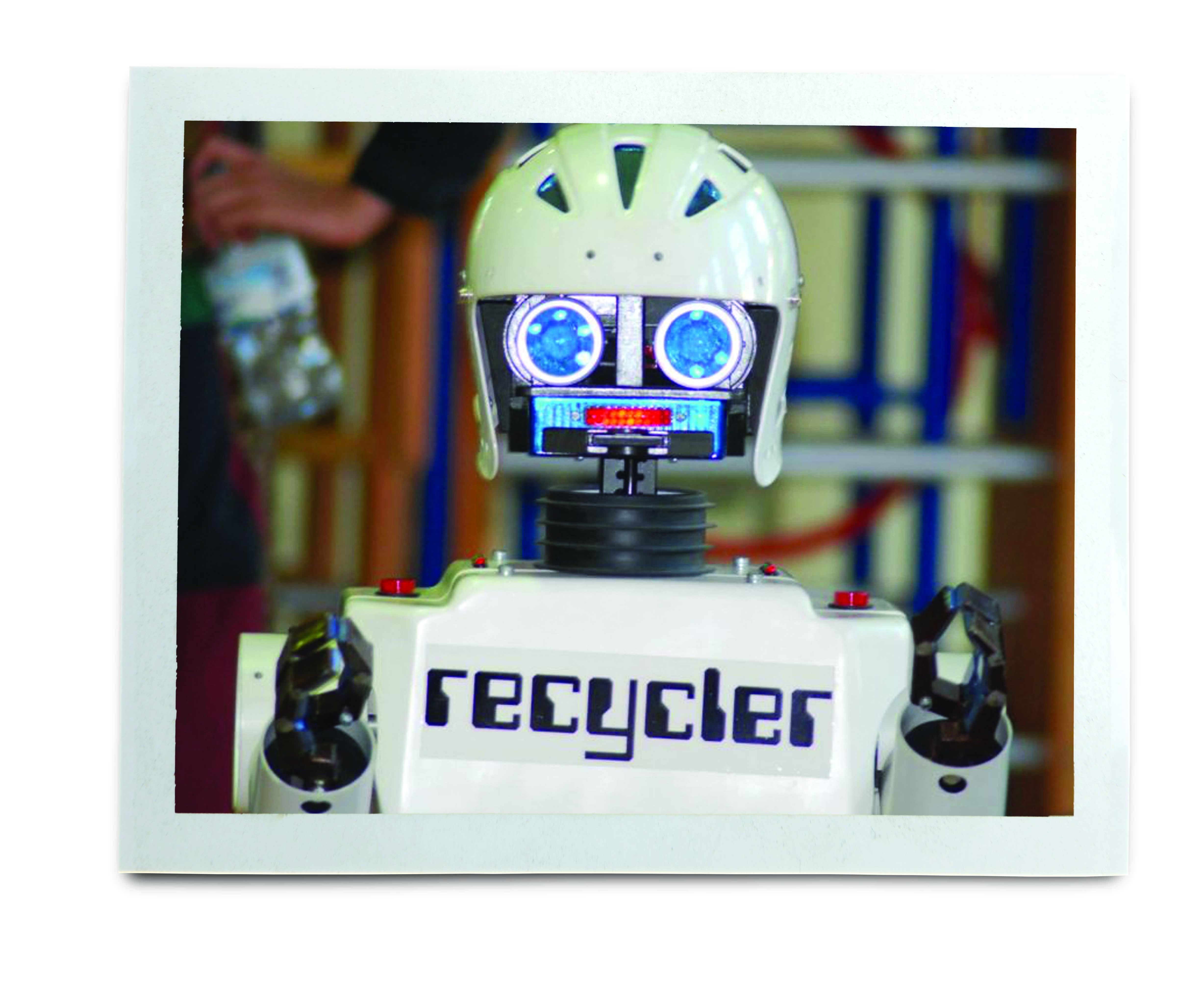 An image of a robot with 'recycler' on his front