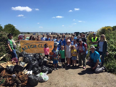 The recycling #LitterHeroes of Southend BeachCare group