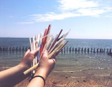 A picture of littered plastic straws